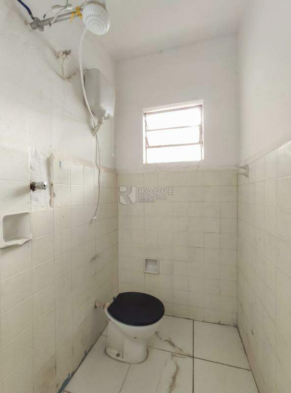 Salas/Conjuntos para aluguel no bairro Centro: WC fundo