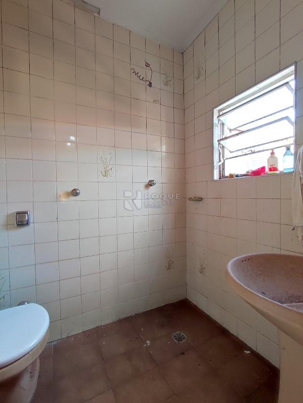 Casa Residencial à venda no bairro Vila Camargo: BANHEIRO / CASA