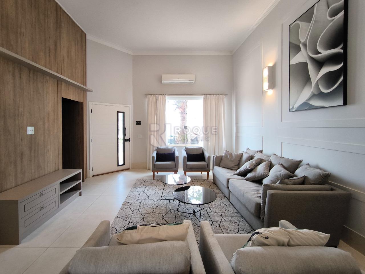 Casa em condomínio à venda no bairro Parque Residencial Roland: SALA DE ESTAR