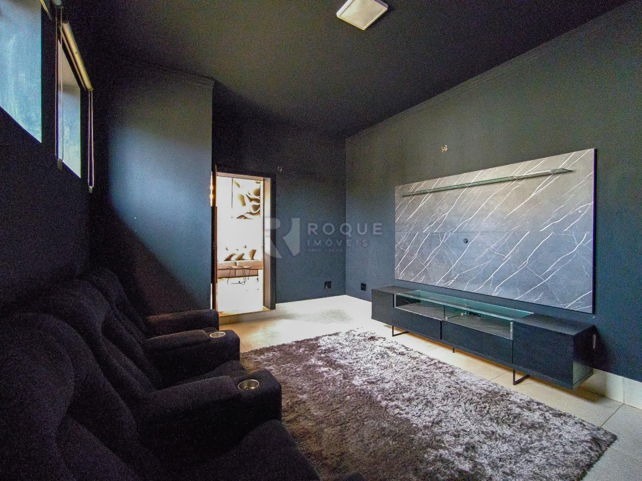 Casa em condomínio à venda no bairro Parque Residencial Roland: SALA DE CINEMA