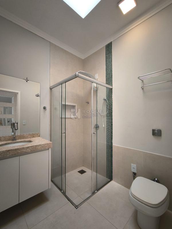 Casa em condomínio à venda no bairro Parque Residencial Roland: WC SUÍTE 2