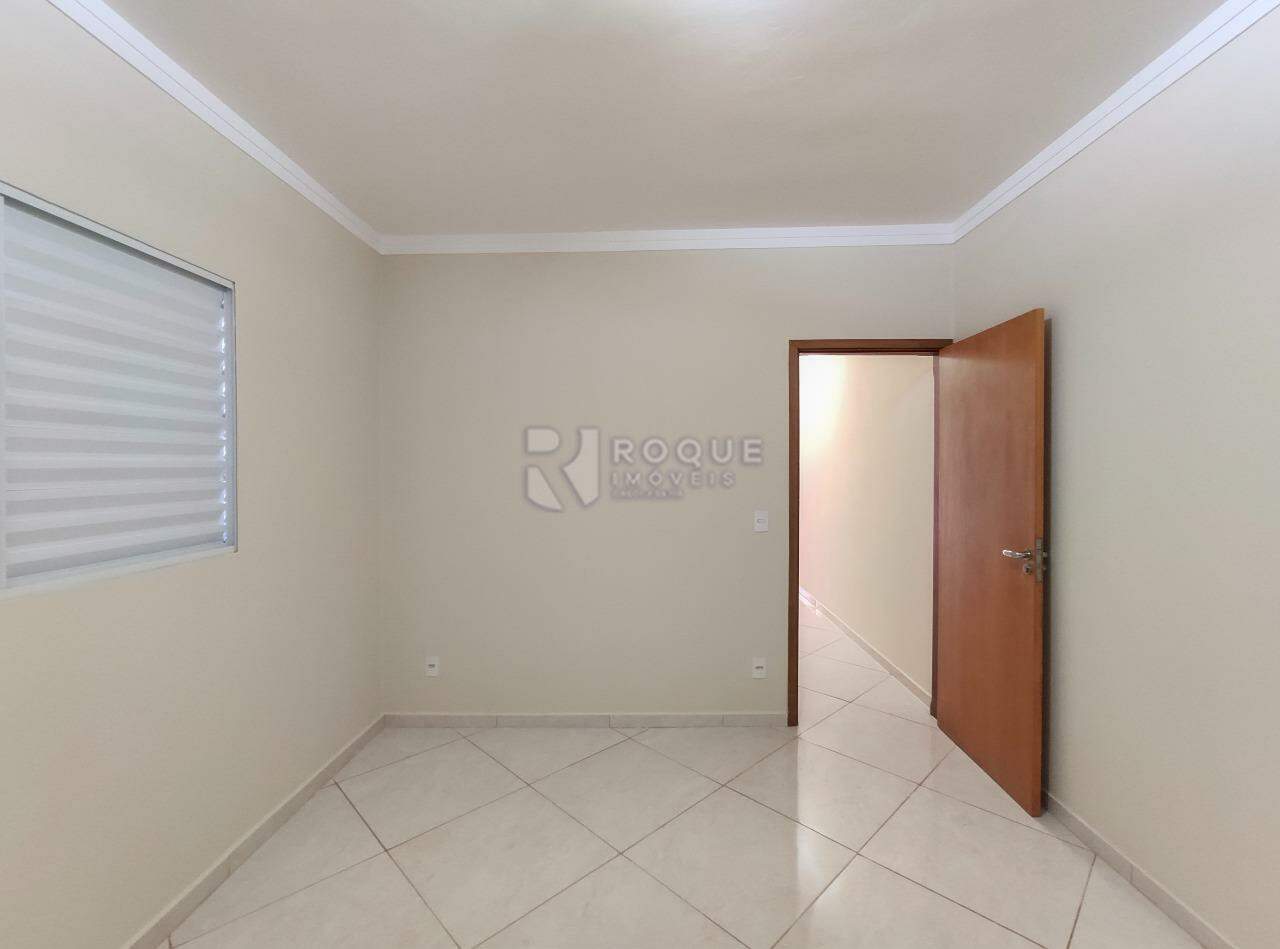 Casa Residencial para aluguel no bairro Villa Fior: Dormitório 2 suíte 