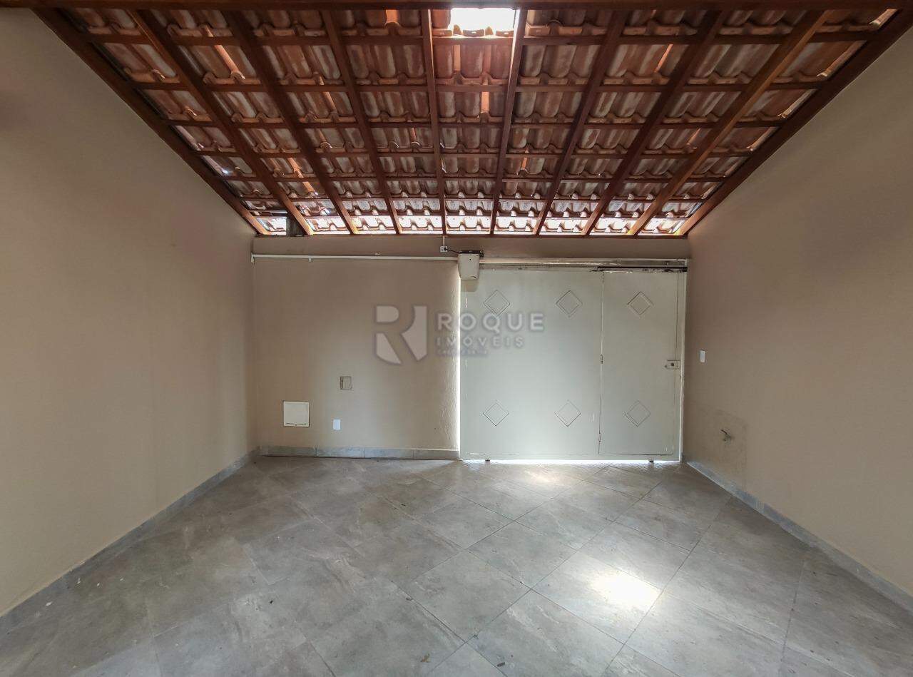 Casa Residencial para aluguel no bairro Villa Fior: Garagem 