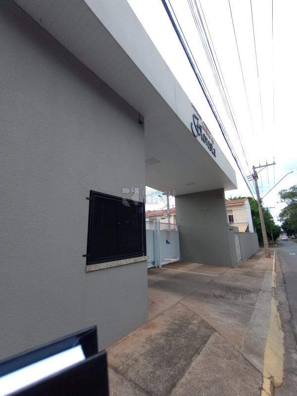 Casa Residencial à venda no bairro VILA PAULISTA: fachada condominio