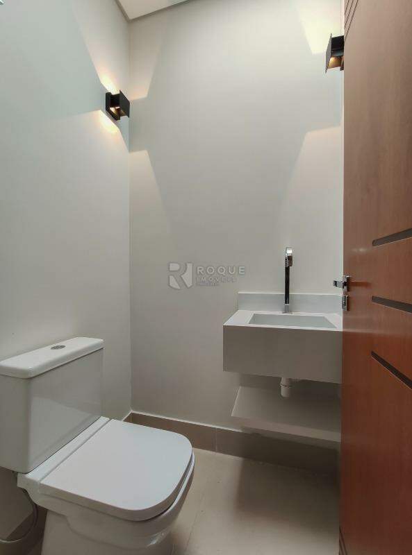 Casa em condomínio para aluguel no bairro Parque Residencial Roland: Lavabo