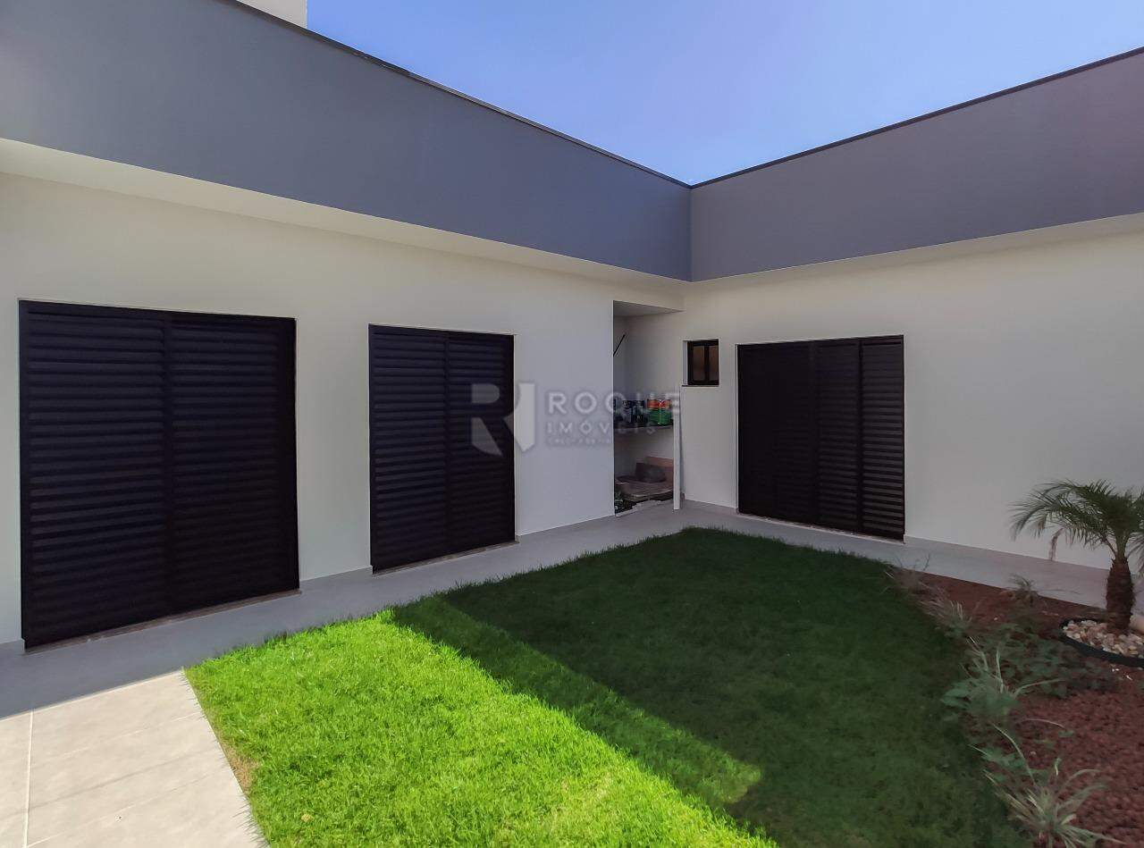 Casa em condomínio para aluguel no bairro Parque Residencial Roland: Fundo