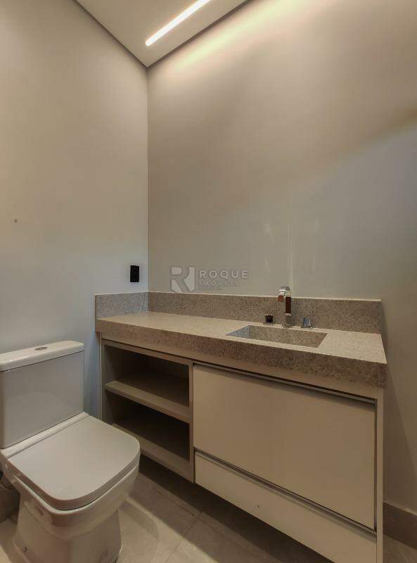 Casa em condomínio para aluguel no bairro Parque Residencial Roland: WC suíte