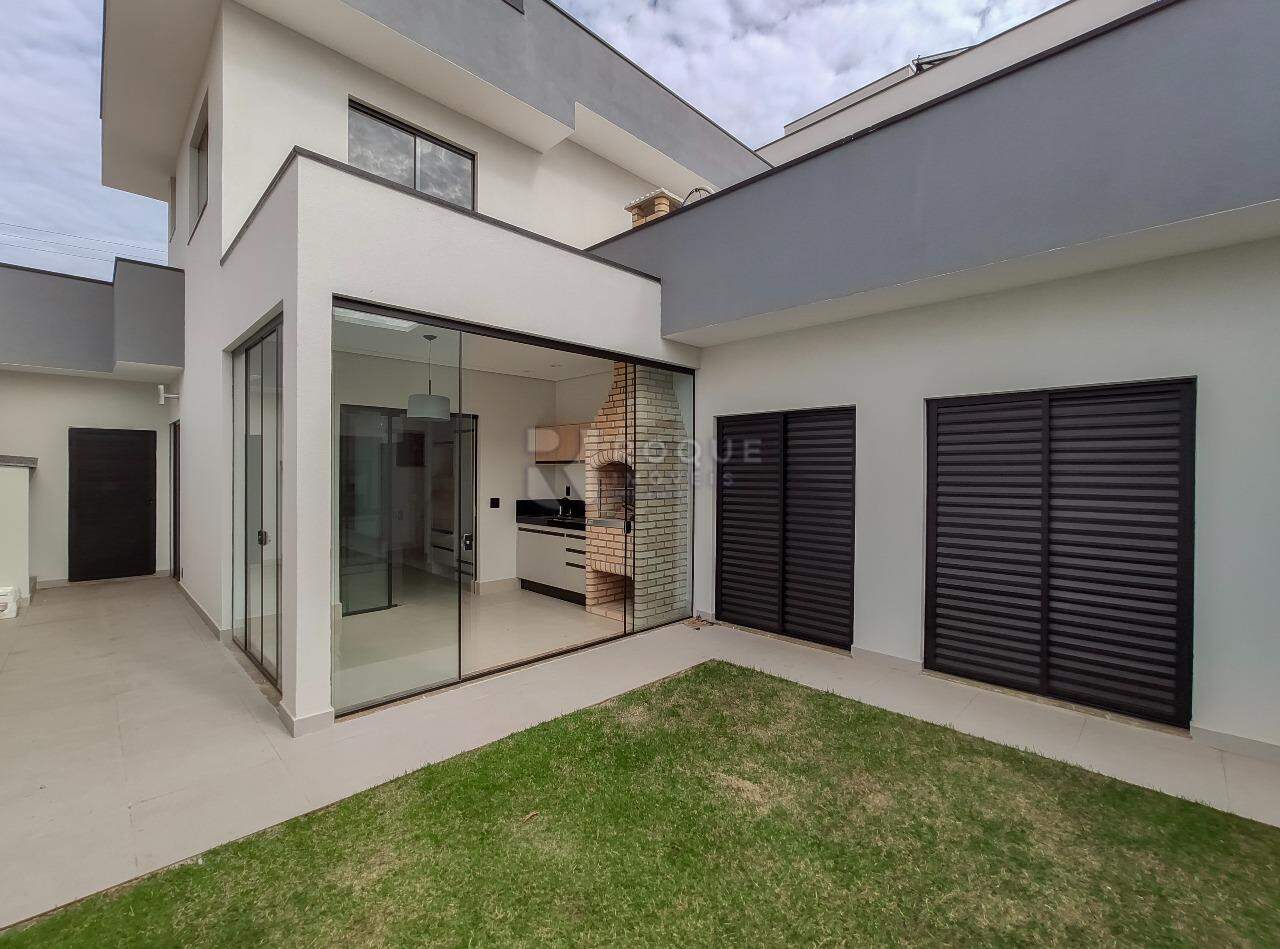 Casa em condomínio para aluguel no bairro Parque Residencial Roland: Fundo