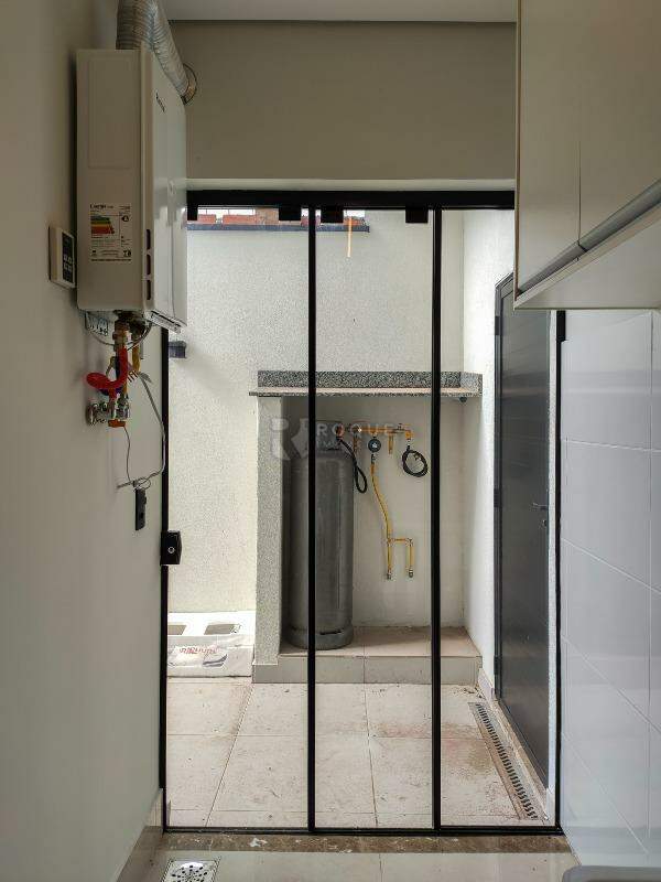Casa em condomínio para aluguel no bairro Parque Residencial Roland: Área de serviço