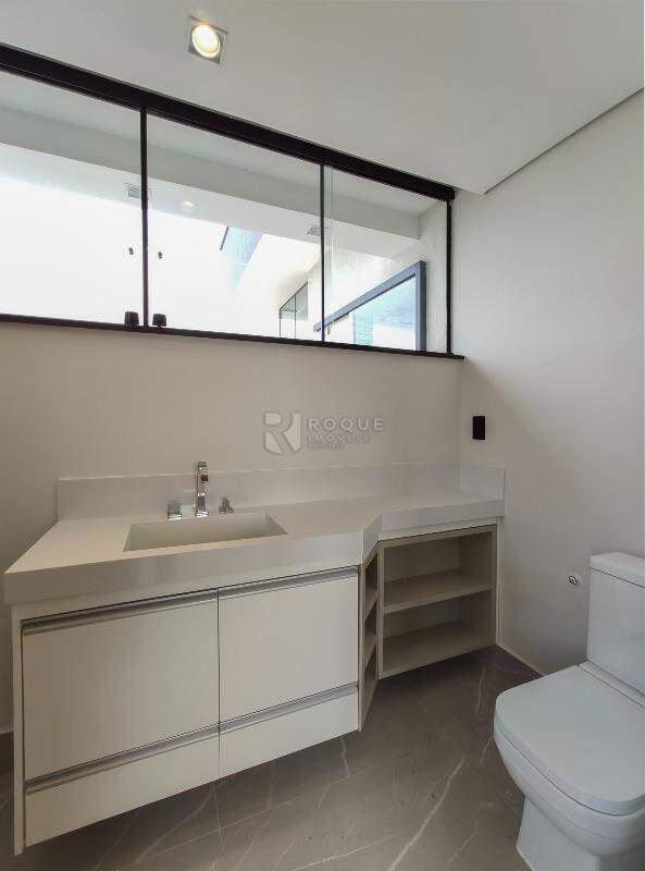 Casa em condomínio para aluguel no bairro Parque Residencial Roland: WC mezanino