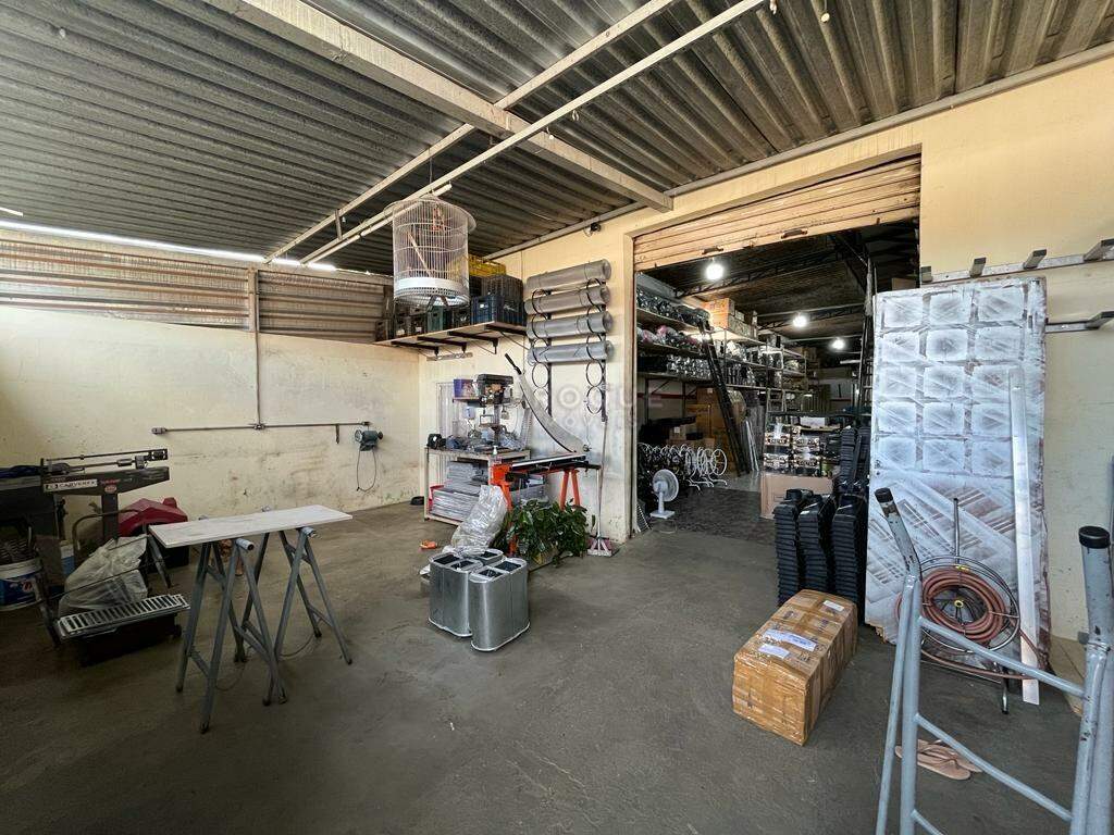 Salão à venda no bairro Jardim Aguas da Serra: GARAGEM