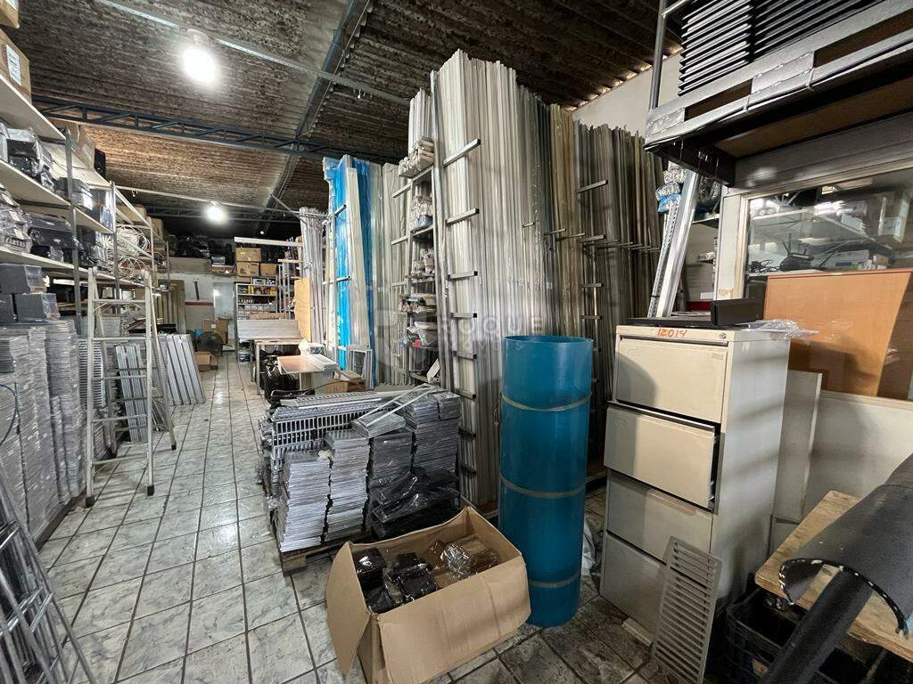 Salão à venda no bairro Jardim Aguas da Serra: BARRACÃO