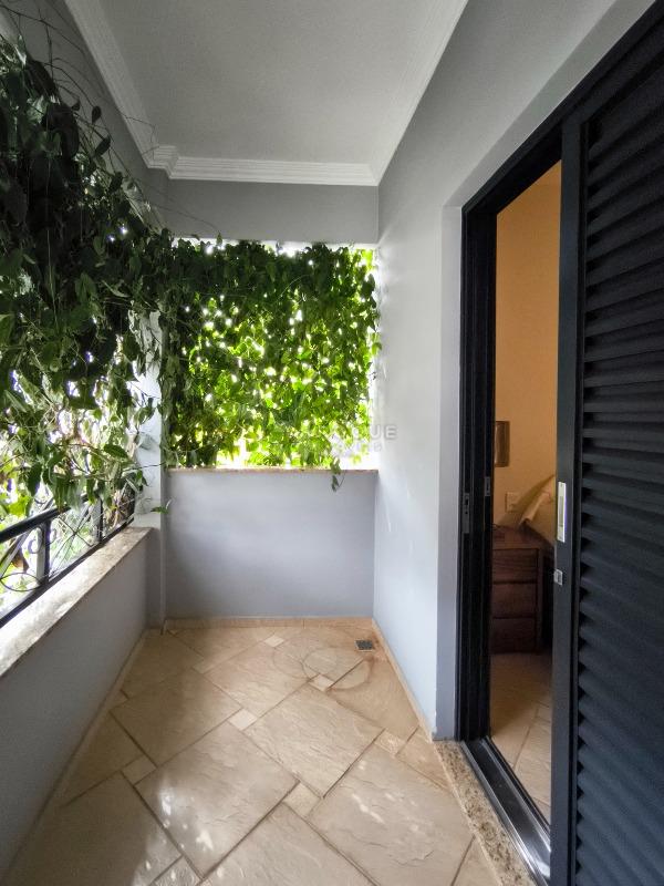 Casa em condomínio à venda no bairro Jardim Residencial Alto Da Capela: SACADA SUÍTE 1