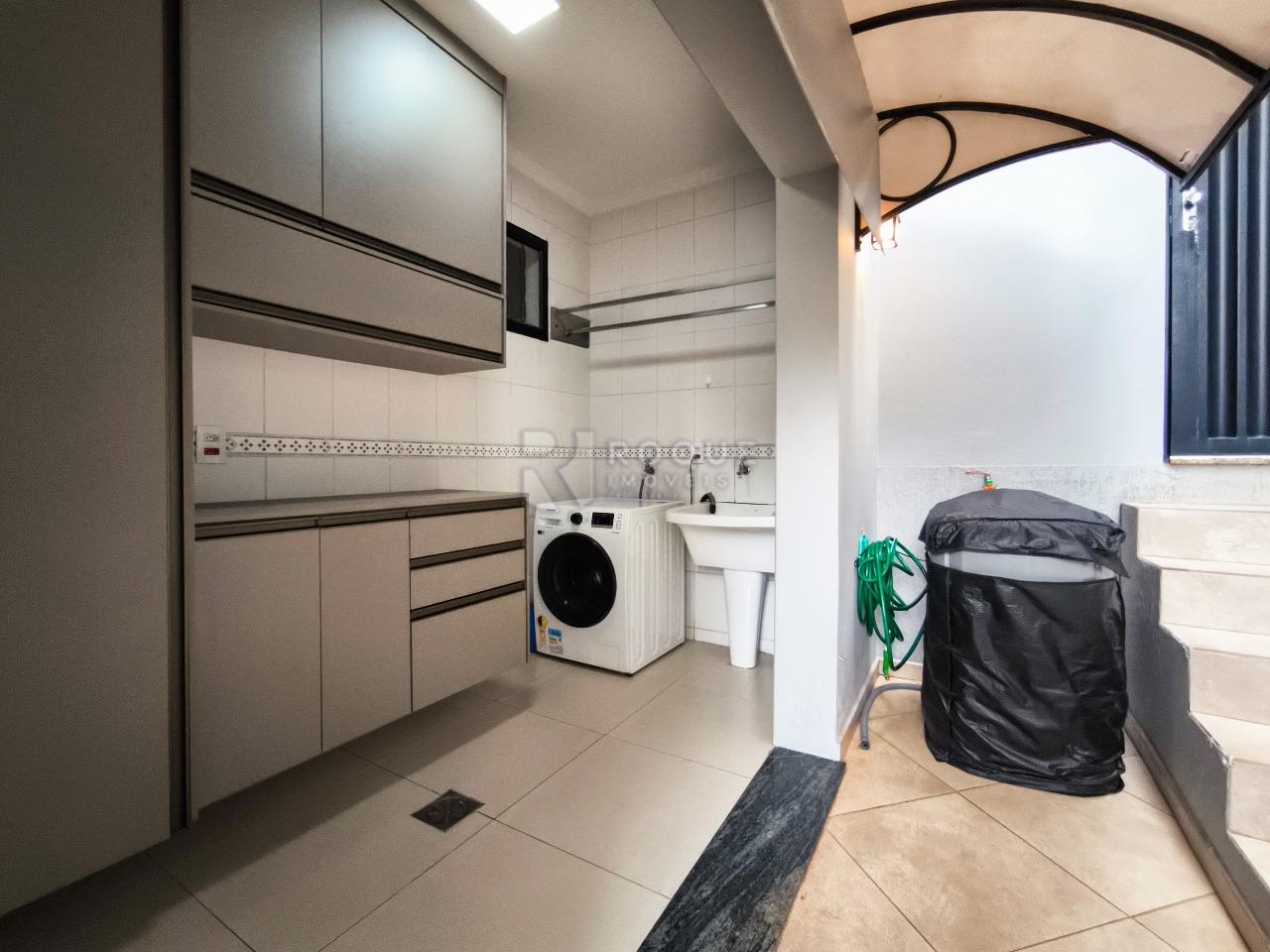 Casa em condomínio à venda no bairro Jardim Residencial Alto Da Capela: ÁREA DE SERVIÇO