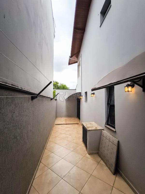 Casa em condomínio à venda no bairro Jardim Residencial Alto Da Capela: ÁREA DE VARAL