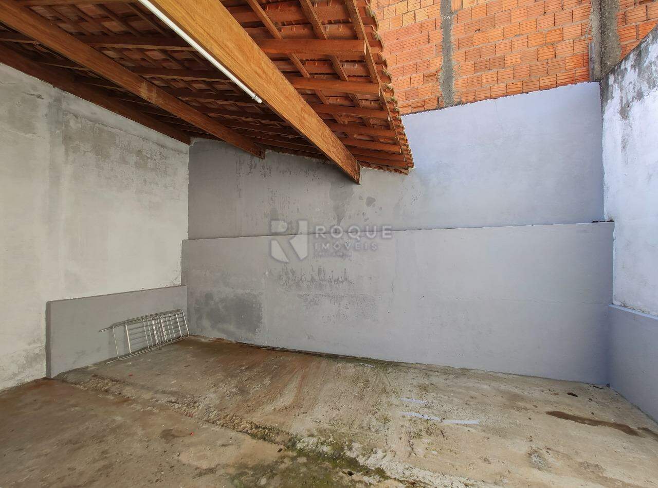 Casa Residencial para aluguel no bairro Jardim Lagoa Nova: Fundo