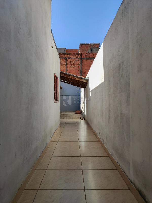Casa Residencial para aluguel no bairro Jardim Lagoa Nova: Corredor
