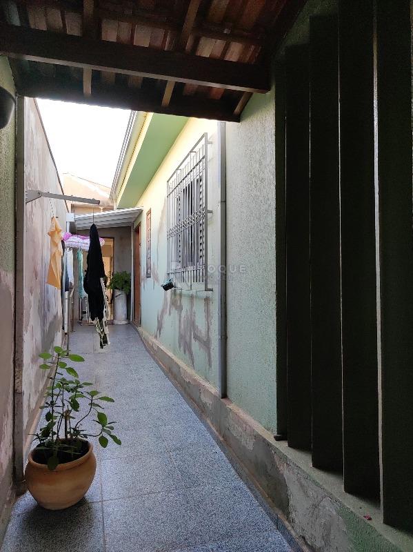 Casa Residencial à venda no bairro Parque Hippolyto: CORREDOR LATERAL