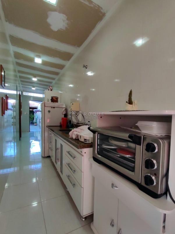 Casa Residencial à venda no bairro Parque Hippolyto: COZINHA