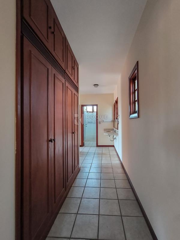 Casa em condomínio à venda no bairro Jardim Colina Verde: CORREDOR INTERNO