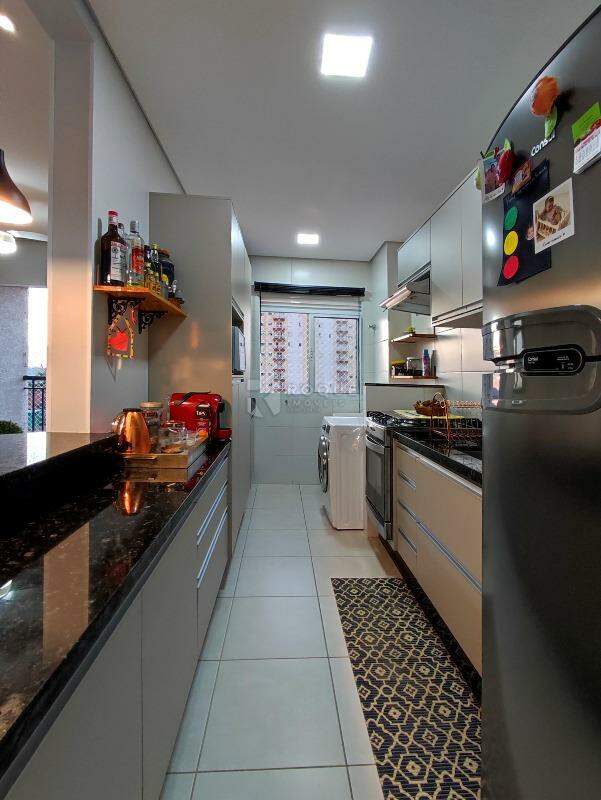 Apartamento à venda no bairro Chácaras Antonieta: COZINHA