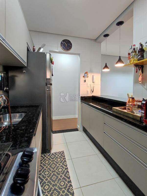 Apartamento à venda no bairro Chácaras Antonieta: COZINHA