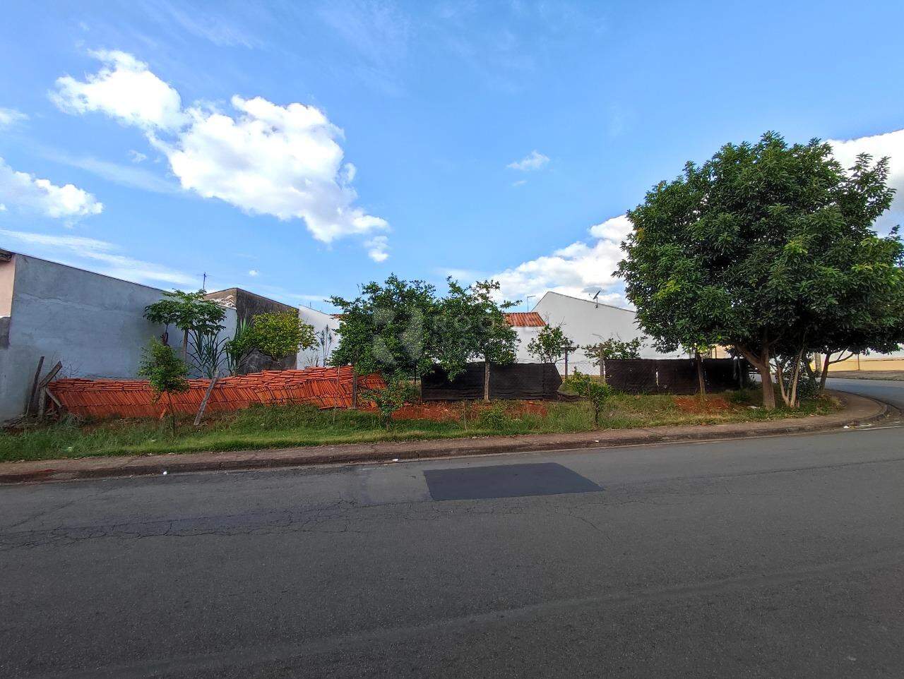 Terreno à venda no bairro Jardim Santa Adélia: 