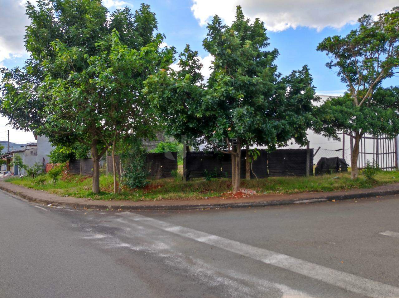 Terreno à venda no bairro Jardim Santa Adélia: 