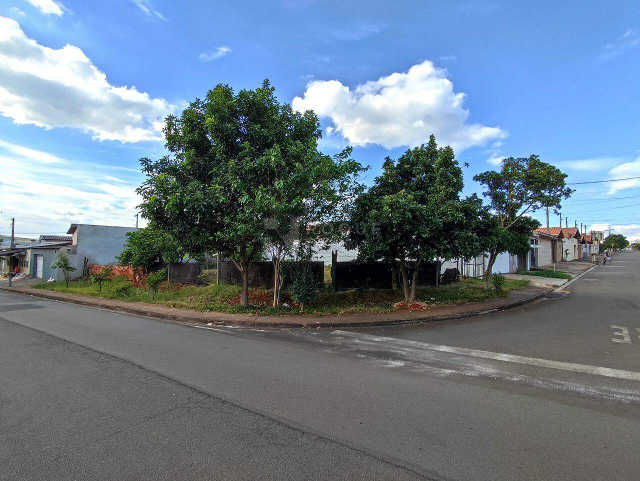 Terreno à venda no bairro Jardim Santa Adélia: 