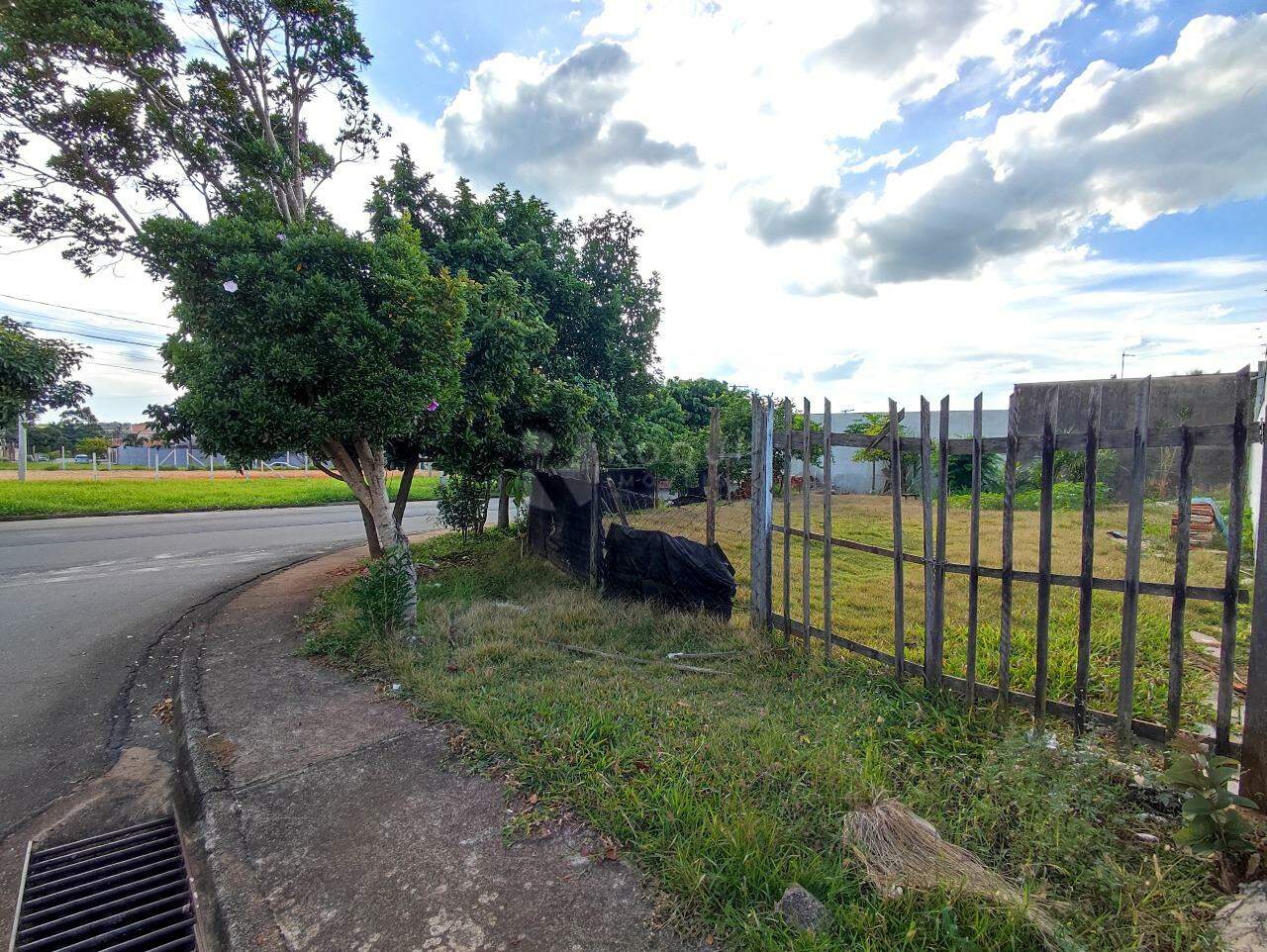 Terreno à venda no bairro Jardim Santa Adélia: 