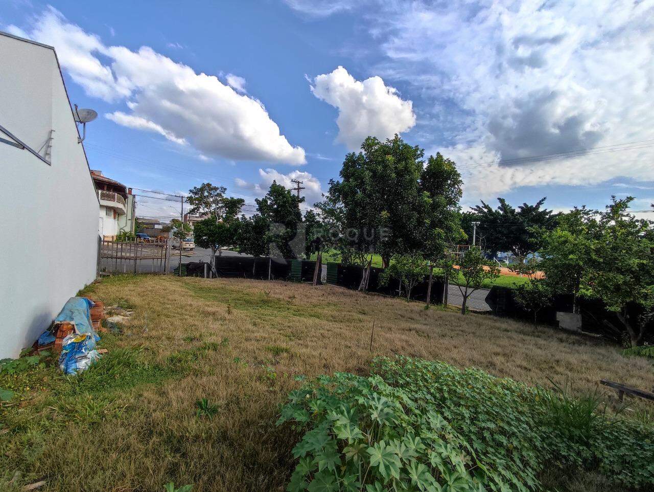 Terreno à venda no bairro Jardim Santa Adélia: 