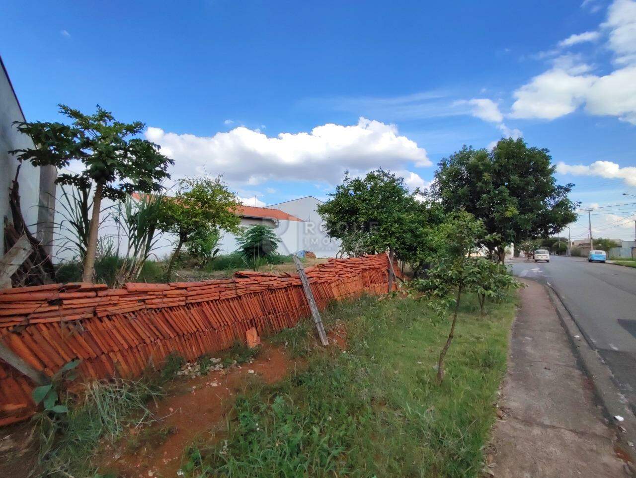 Terreno à venda no bairro Jardim Santa Adélia: 