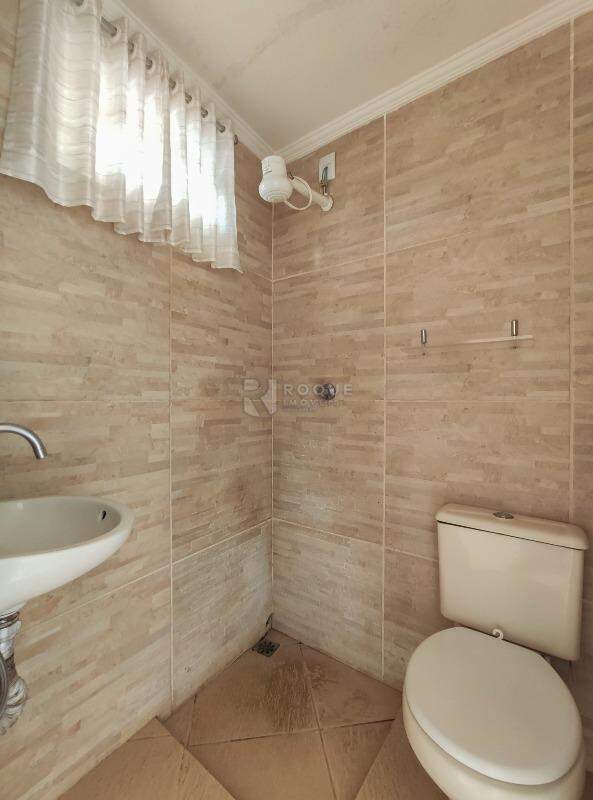 Casa Residencial para aluguel no bairro Vila São João: WC fundo