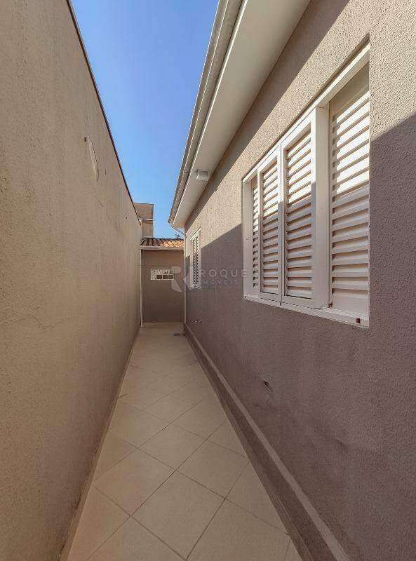 Casa Residencial para aluguel no bairro Vila São João: Corredor