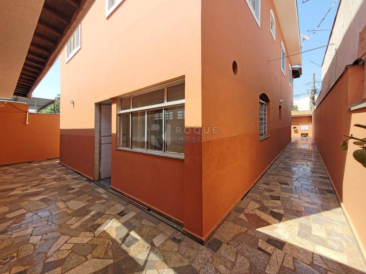 Casa Residencial para aluguel no bairro Jardim Anhanguera: Fundos