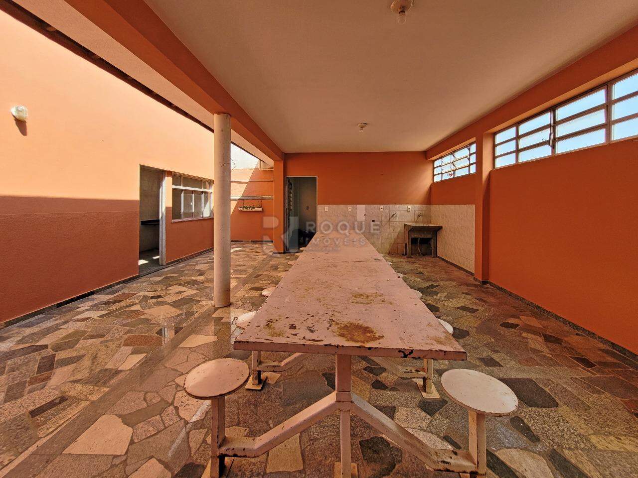 Casa Residencial para aluguel no bairro Jardim Anhanguera: Fundos