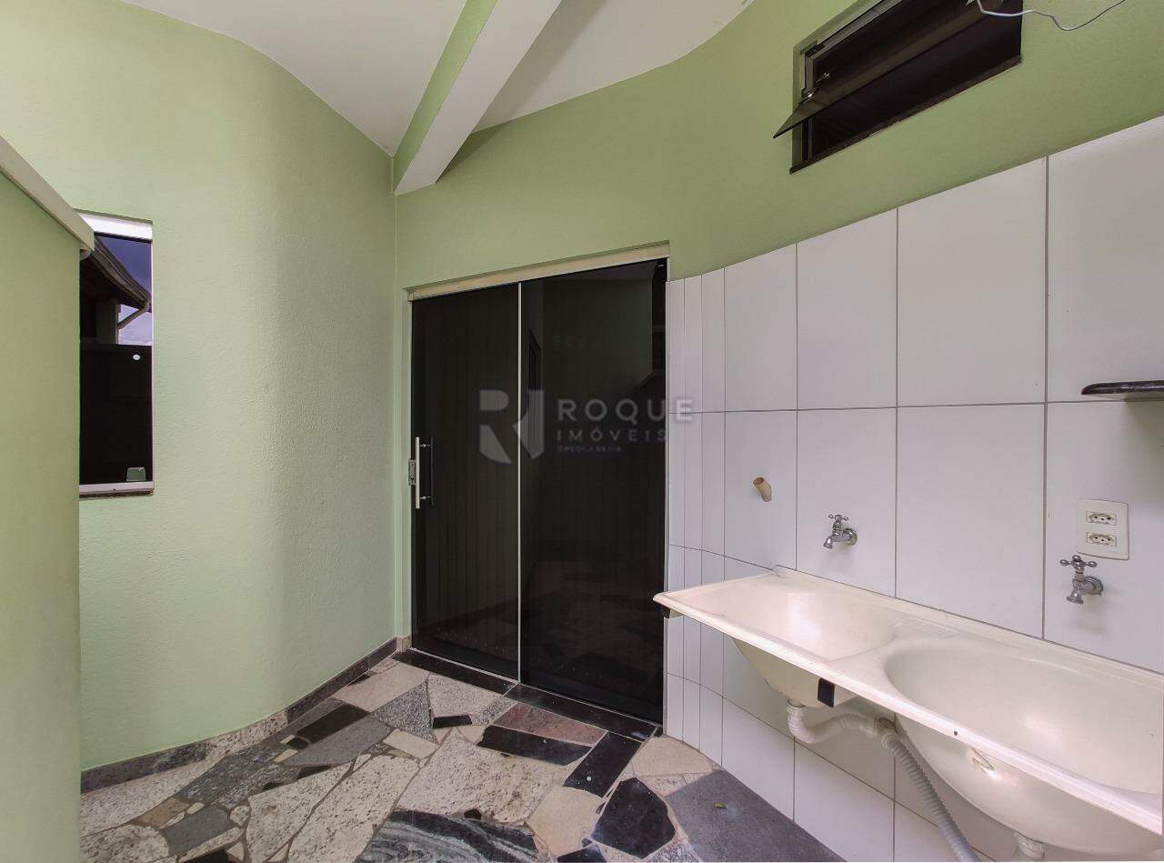 Casa Residencial para aluguel no bairro Jardim Residencial Roseira: Área de serviço 