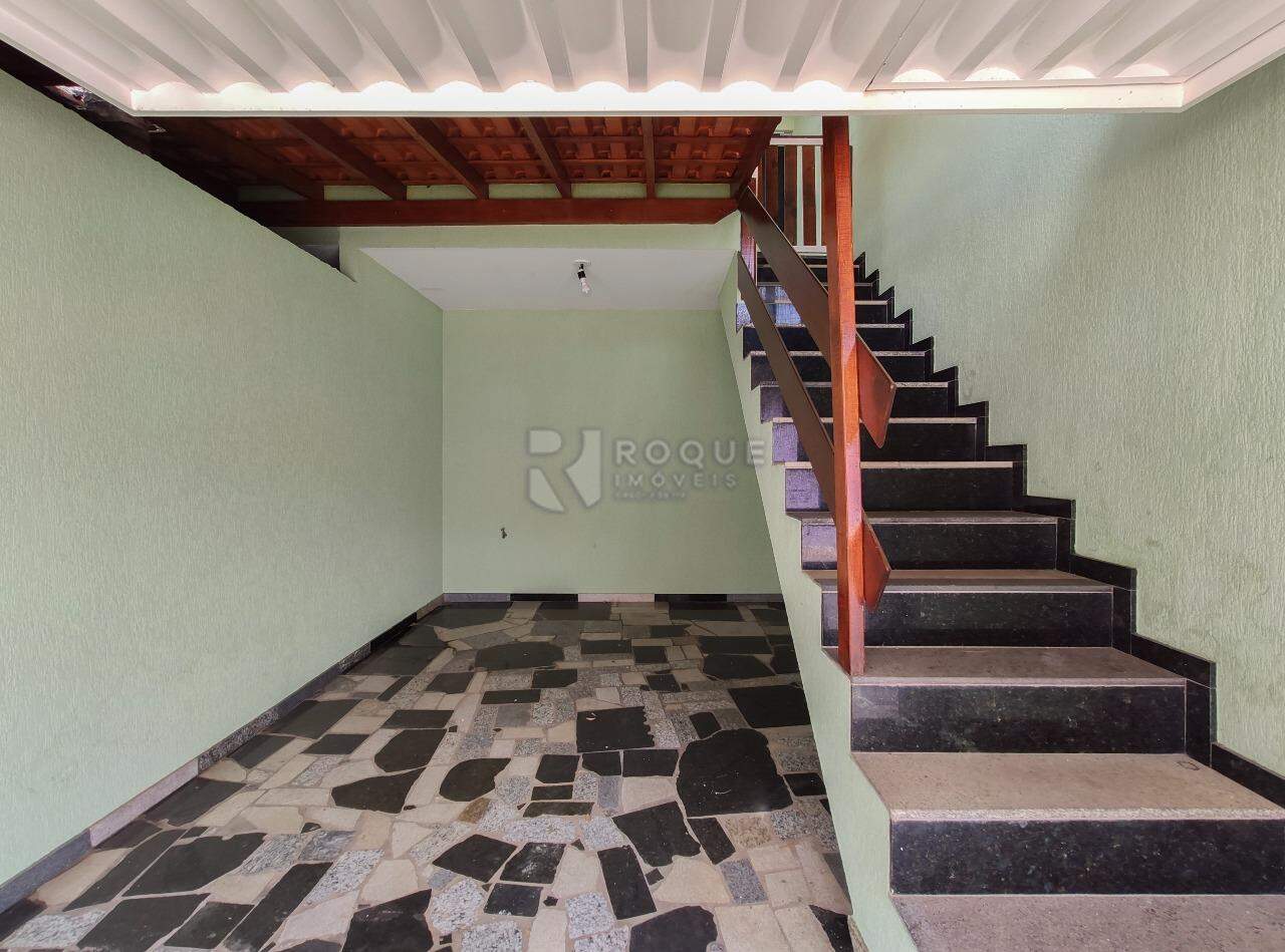 Casa Residencial para aluguel no bairro Jardim Residencial Roseira: Garagem / acesso segundo andar
