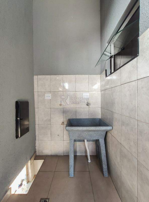 Casa Residencial para aluguel no bairro Jardim São Lourenço: Área de serviço 
