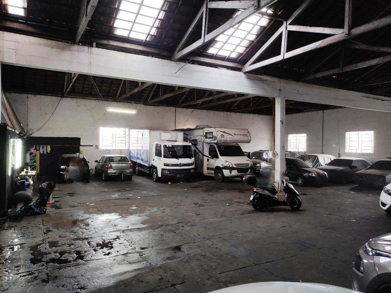 Barracão/Galpão à venda no bairro Centro: ESTACIONAMENTO