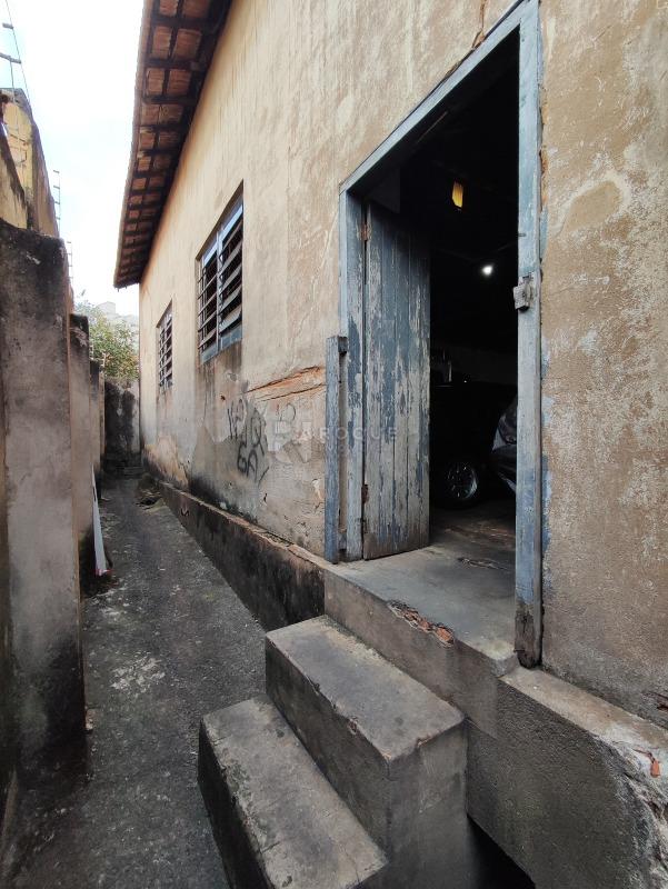 Barracão/Galpão à venda no bairro Centro: FUNDOS