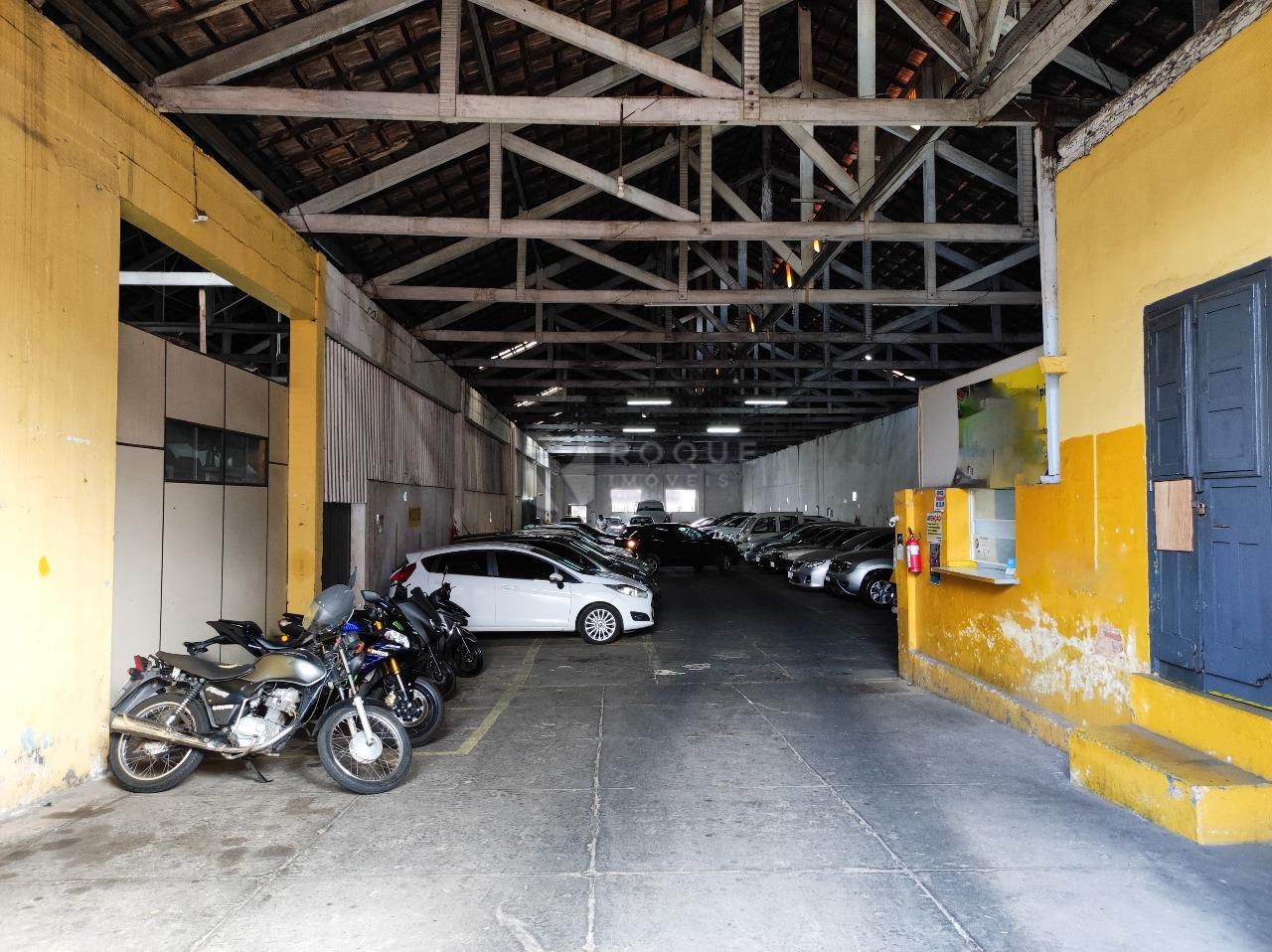 Barracão/Galpão à venda no bairro Centro: ESTACIONAMENTO
