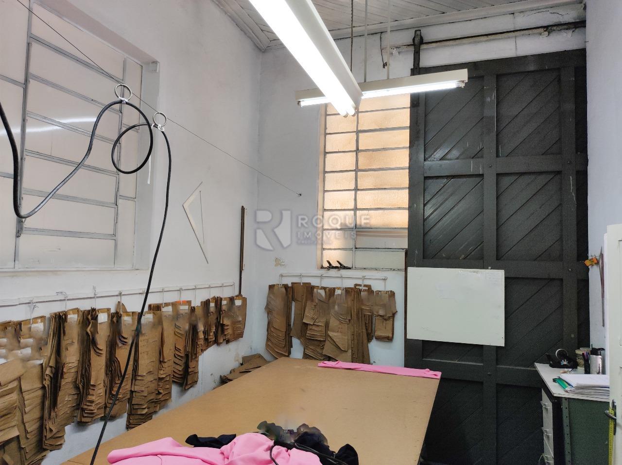 Barracão/Galpão à venda no bairro Centro: SALA
