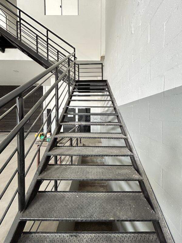 Barracão/Galpão para aluguel no bairro Jardim Porto Real IV: Acesso escritórios 