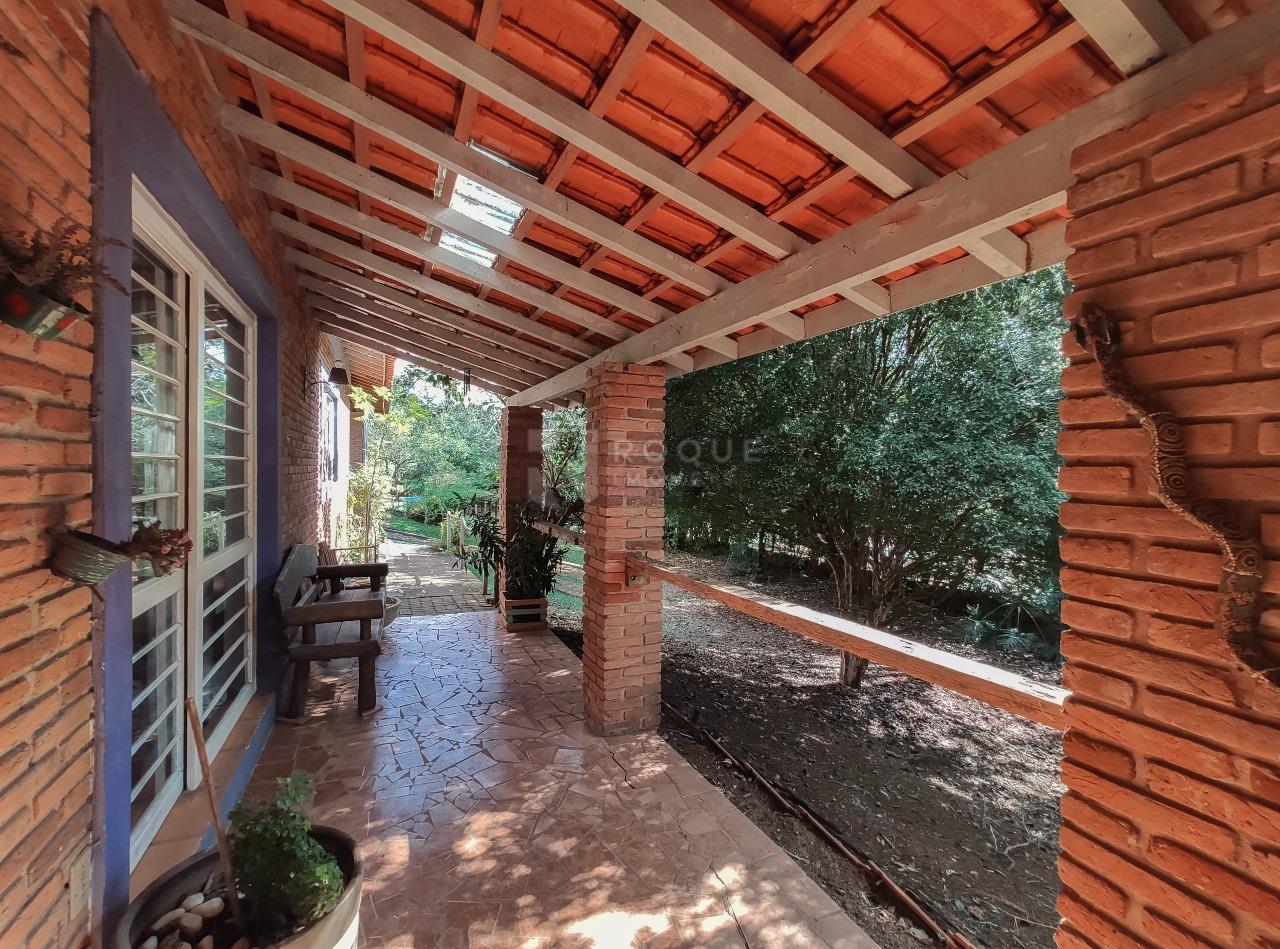 Chácara para aluguel no bairro Parronchi: Varanda lateral