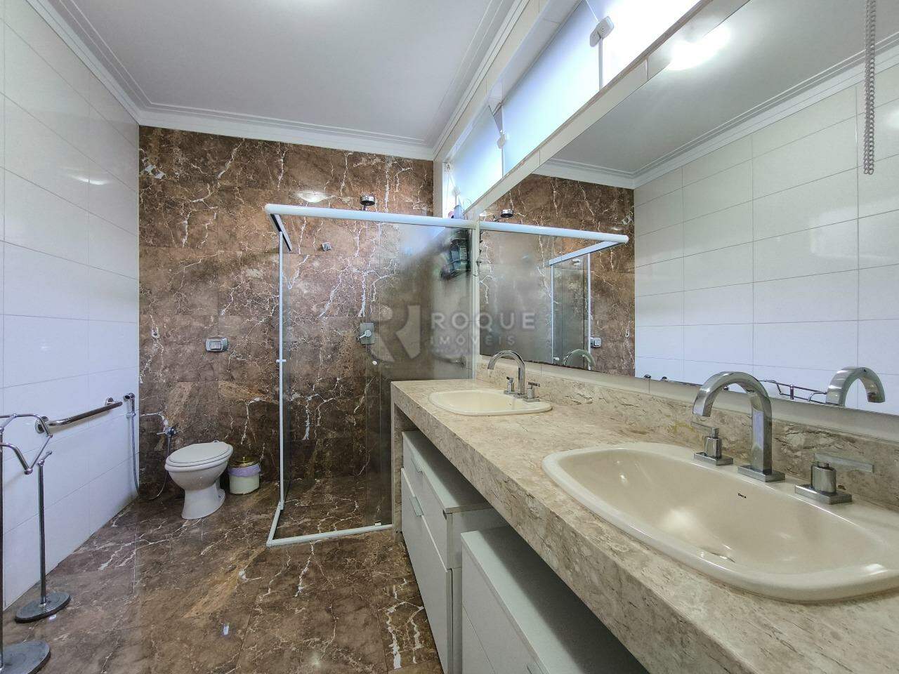 Casa em condomínio à venda no bairro Residencial Vermont: WC SUÍTE 1