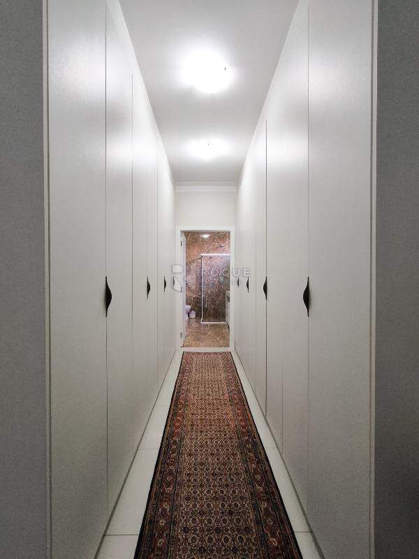 Casa em condomínio à venda no bairro Residencial Vermont: CLOSET