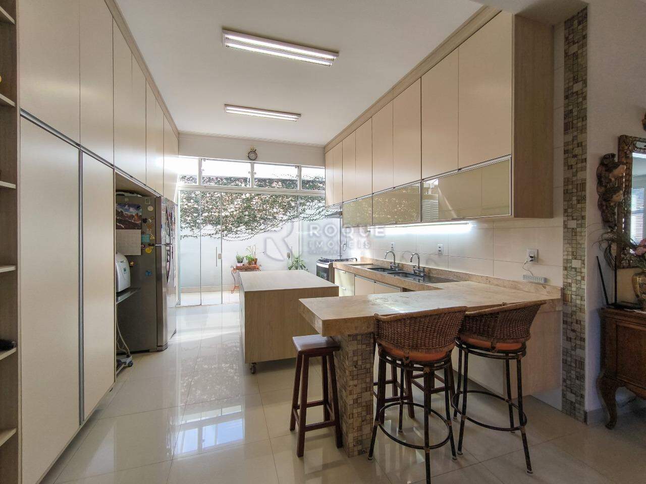 Casa em condomínio à venda no bairro Residencial Vermont: COZINHA