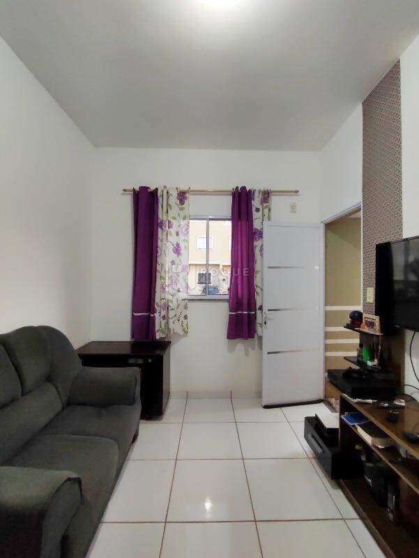Casa em condomínio à venda no bairro Residencial Villaggio Mielli: SALA DE TV