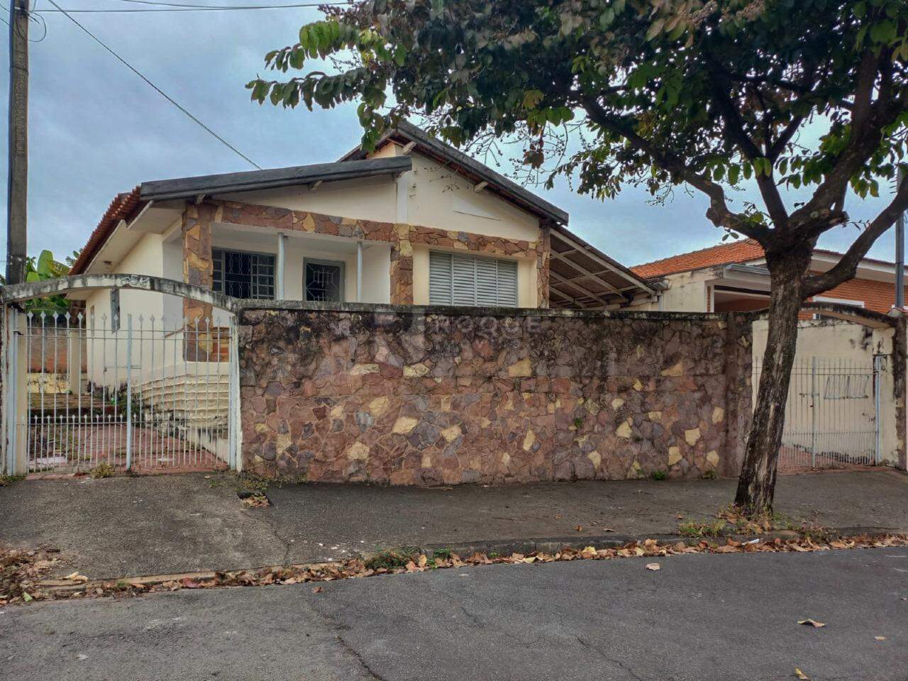 Casa Residencial à venda no bairro Vila Castelar: 